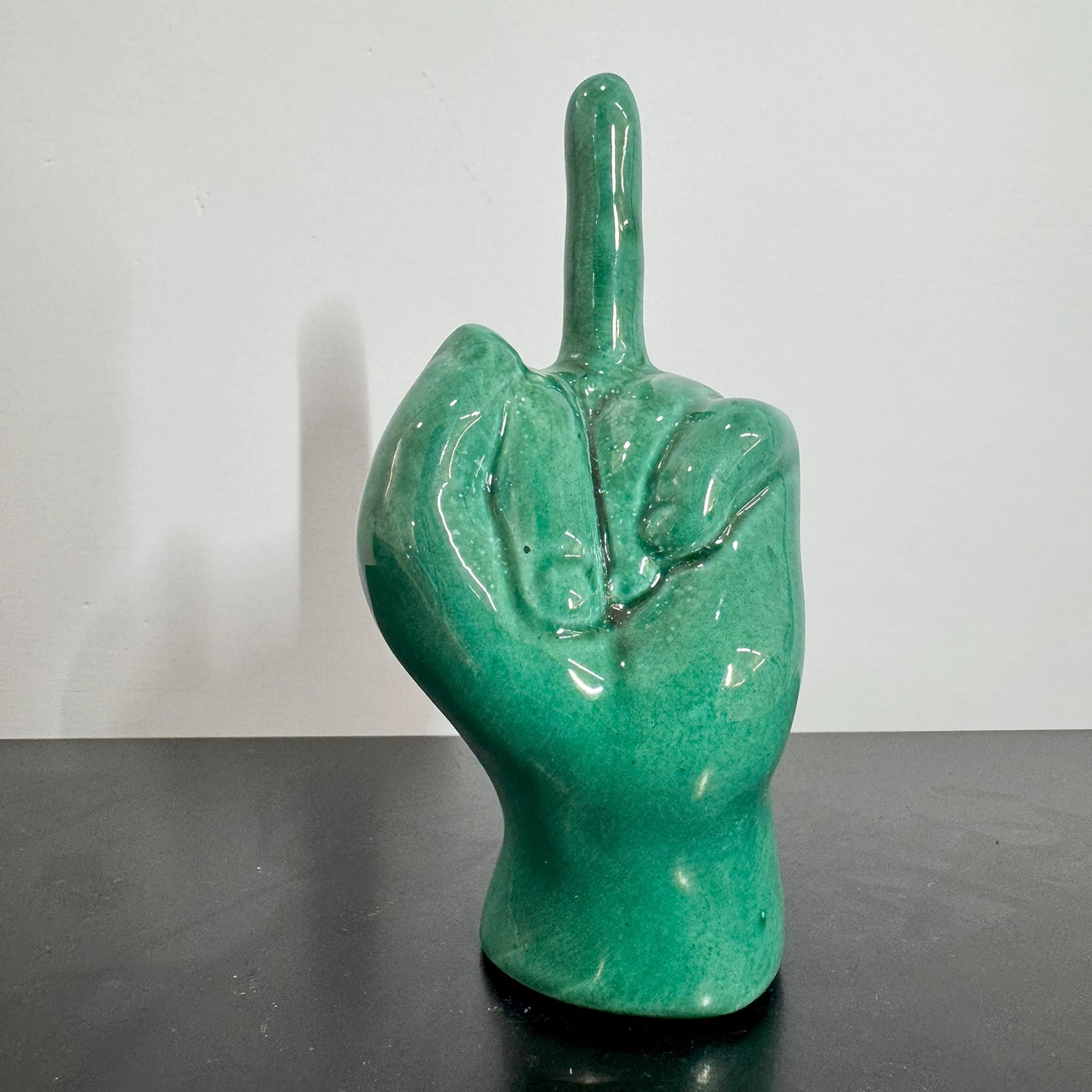 Dito Medio in Ceramica – L’Arte dell’Irriverenza - Mamma' Art