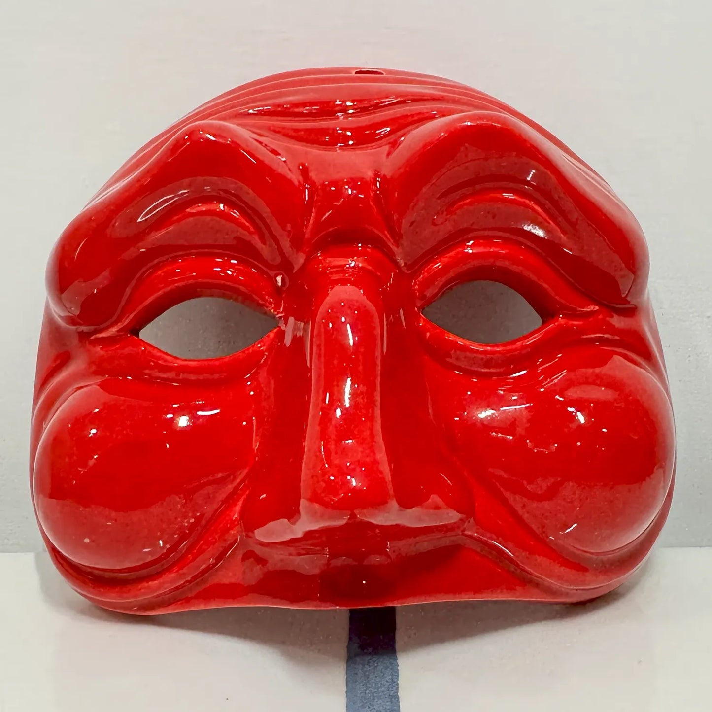 Maschera Pulcinella Pop – Rosso Fuoco - Mamma' Art
