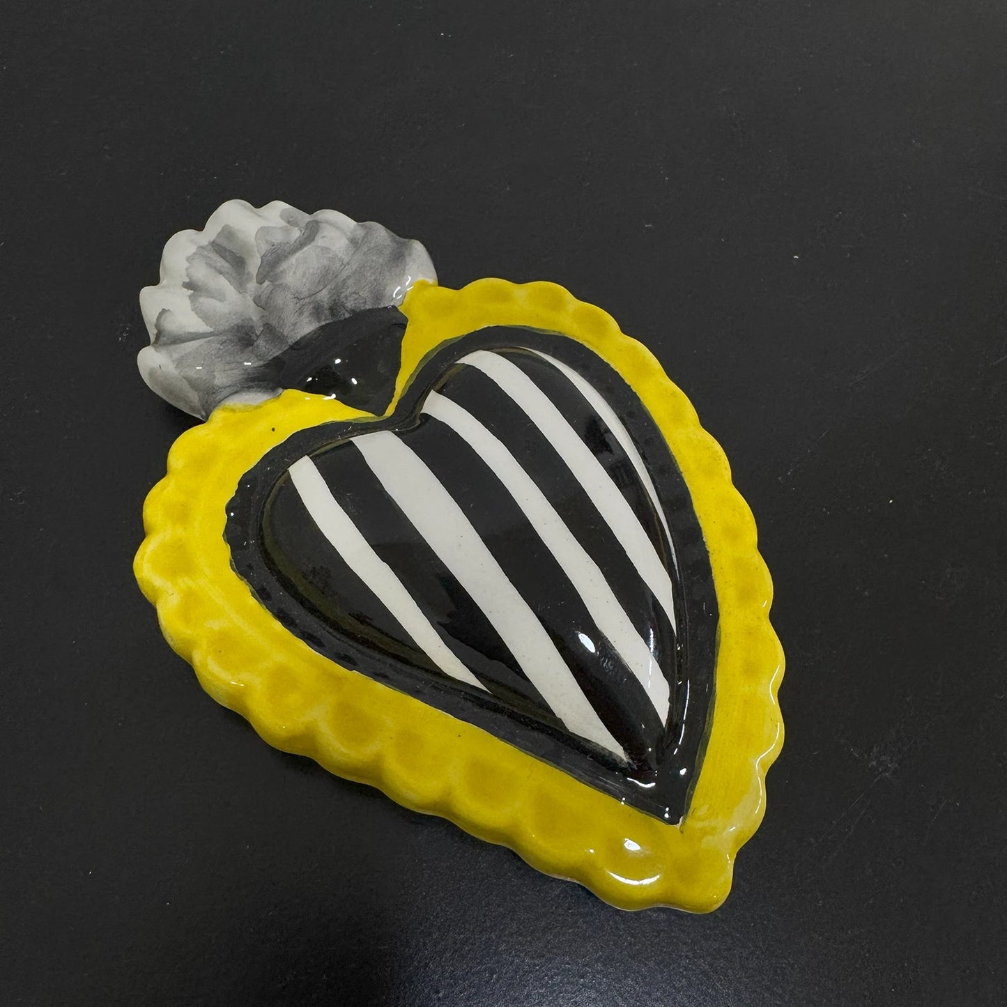 Sacro Cuore "Strisce Ribelli" – Quando l’Amore è in Bianco e Nero! - Mamma' Art