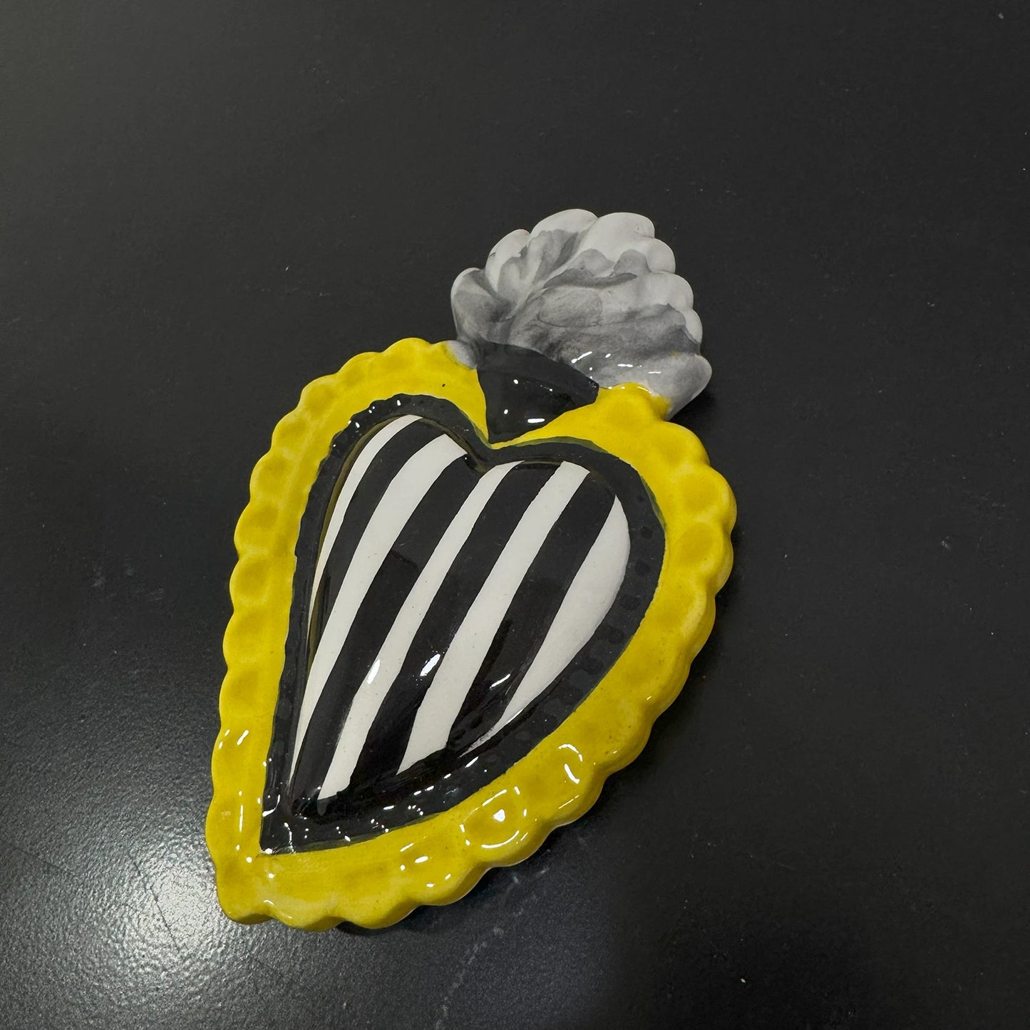 Sacro Cuore "Strisce Ribelli" – Quando l’Amore è in Bianco e Nero! - Mamma' Art