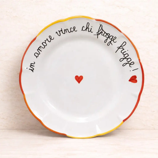 Piatto Piano "In amore vince chi frigge frigge!" - I romantici in cucina