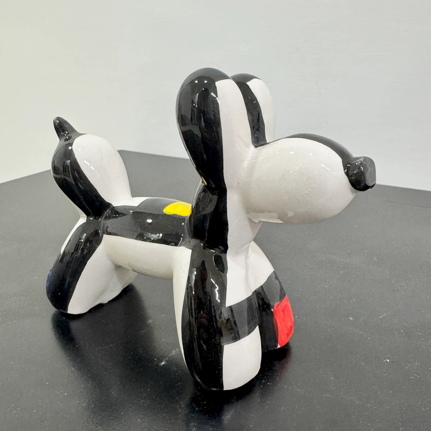 Cane Palloncino in Ceramica Multicolor Astratto – Il Tuo Amico Pop che Non Perde Pelo! - Mamma' Art