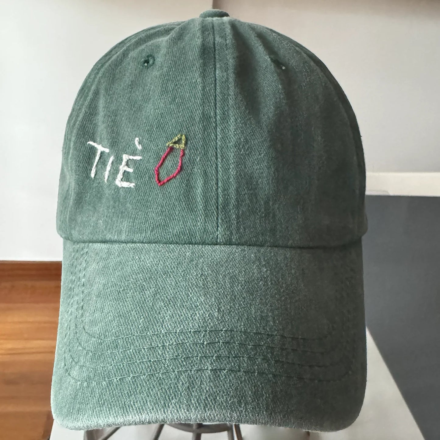 TIÈ – ‘O cappiell’ scaramantico ricamato a mano” - Mamma' Art