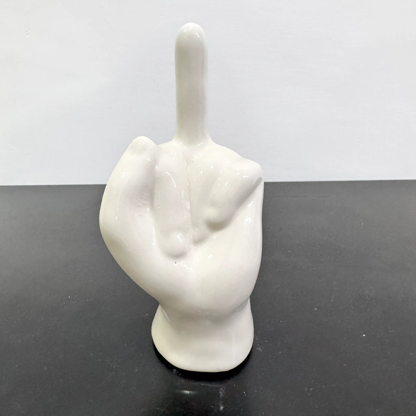 Dito Medio in Ceramica – L’Arte dell’Irriverenza - Mamma' Art