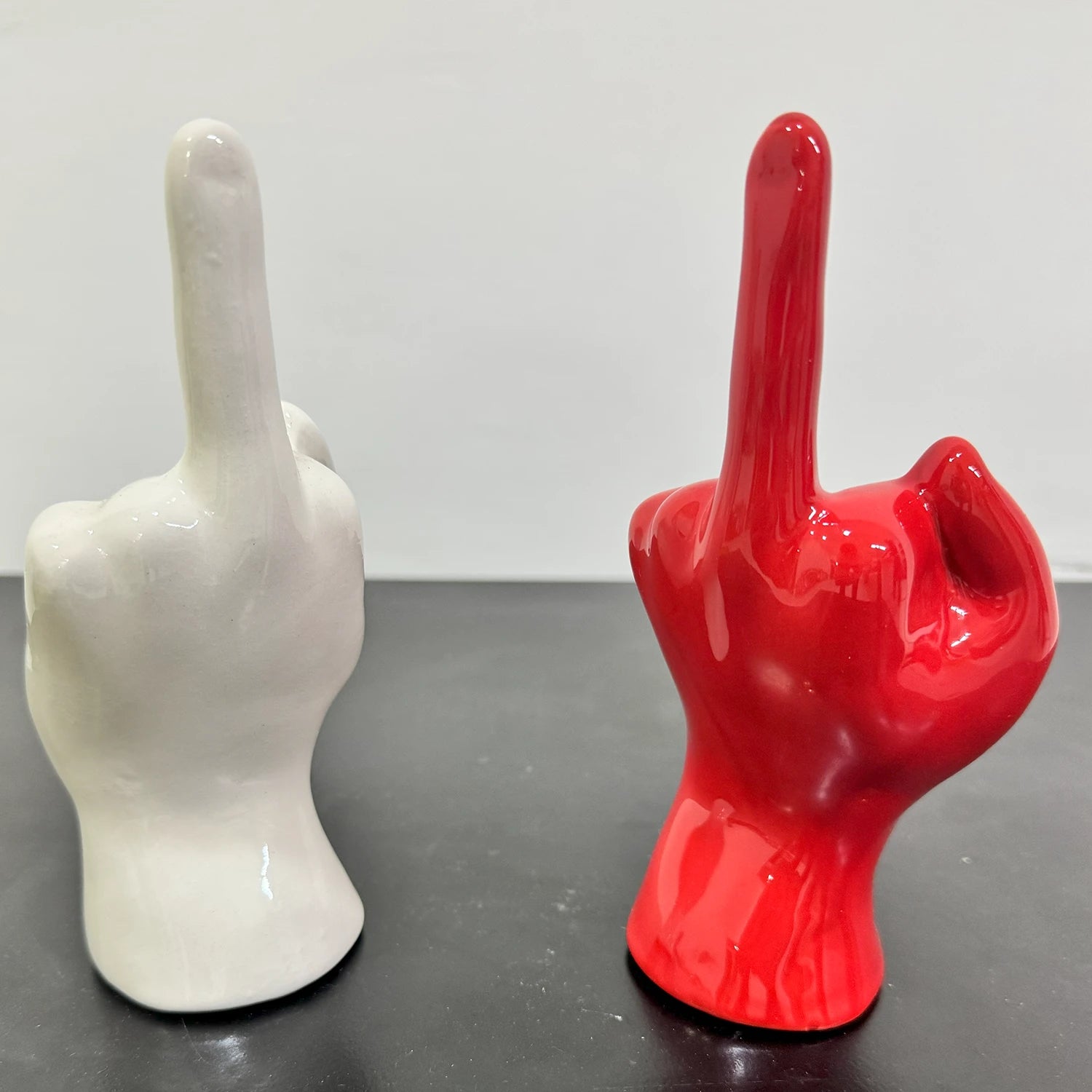 Dito Medio in Ceramica – L’Arte dell’Irriverenza - Mamma' Art