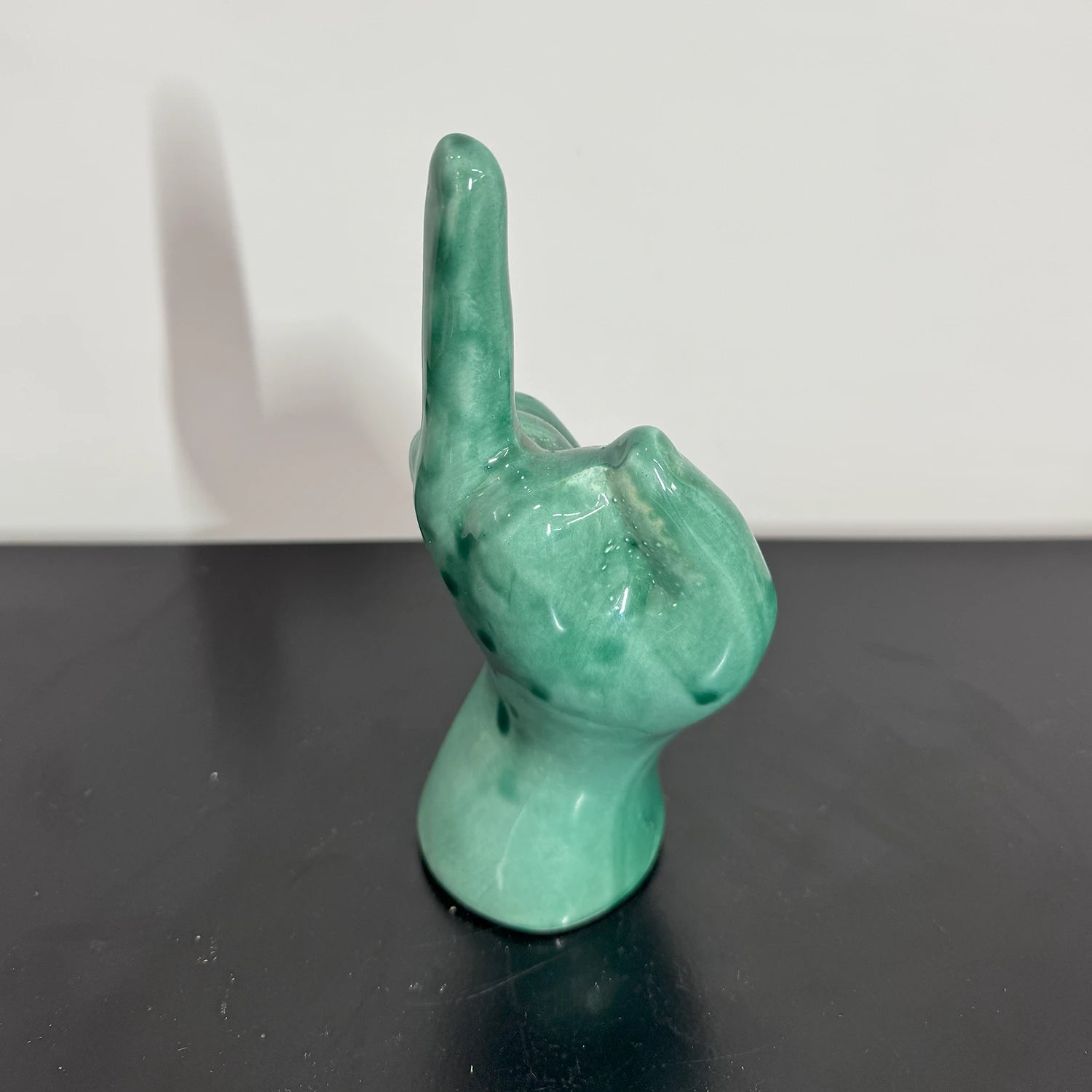 Dito Medio in Ceramica – L’Arte dell’Irriverenza - Mamma' Art