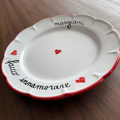 Piatto Piano “Mangiami, Faccio Innamorare” – Ceramica Pop d’Amore Made in Vietri - Mamma' Art